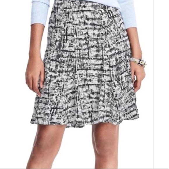 Banana Republic Navy/Soft Gray Trapeze Skirt, Fully Lined, Size 2 - Picture 4 of 11